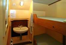 Hoofdzakelijk 2 persoons hutten met wasbakje, verwarming en ventilatie