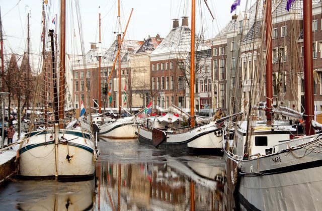 hotelschip_tijdens_winterwelvaren_groningen